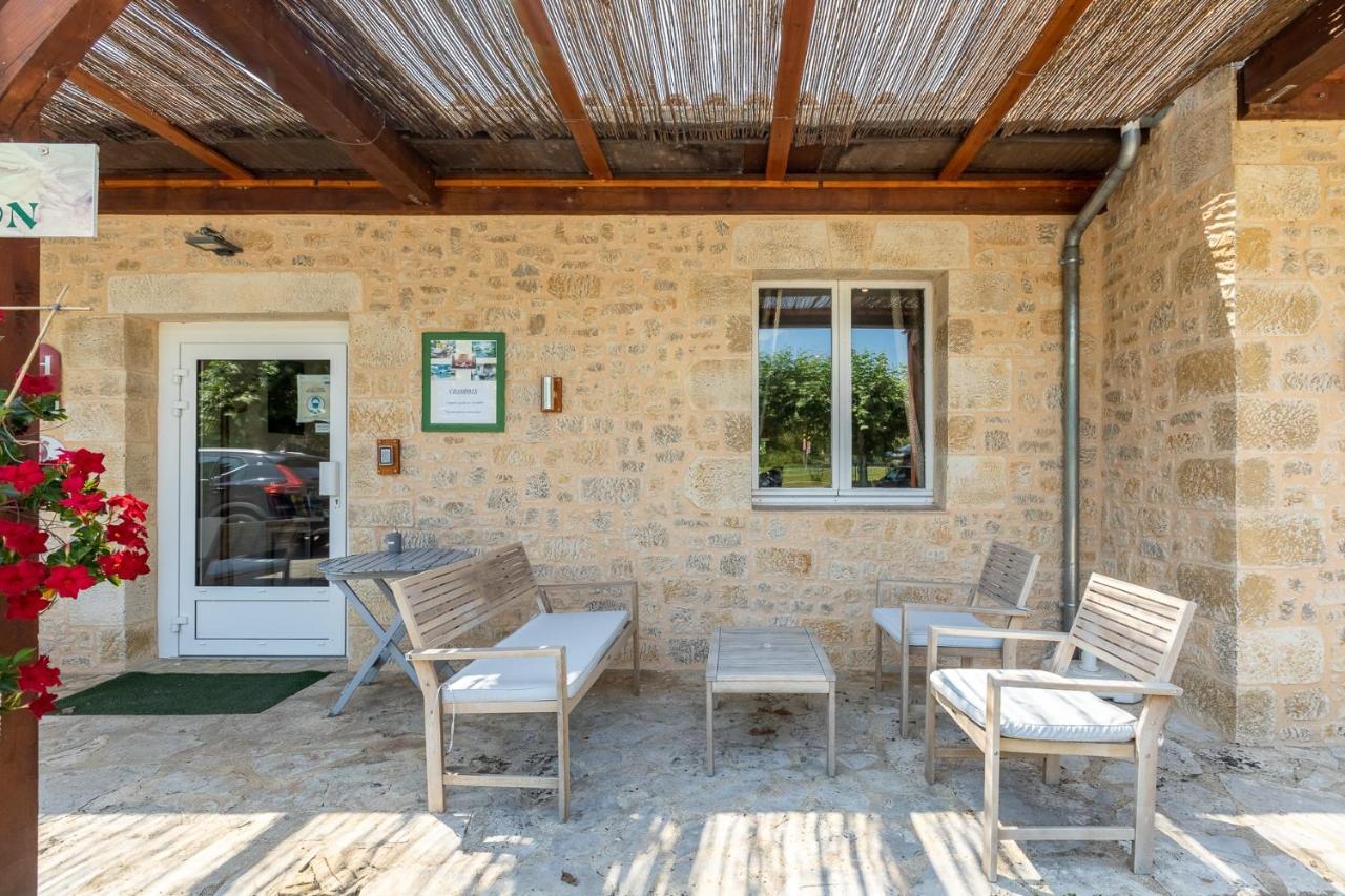 L'Oustal De Vezac Hotel Exterior photo